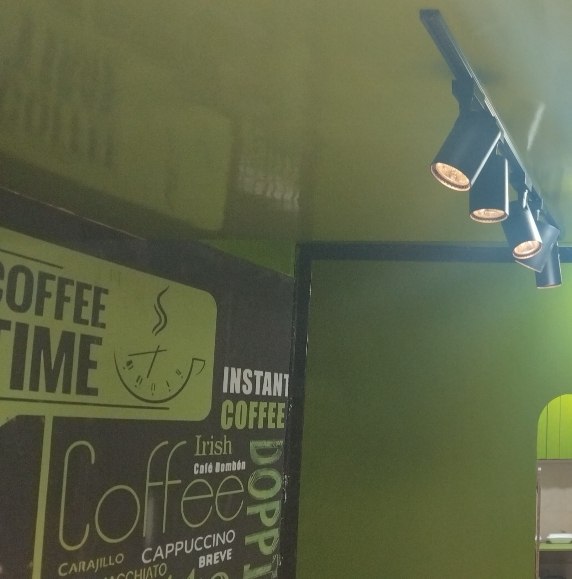 برقکاری کافی‌شاپ در مهدیس - عبداله سایر